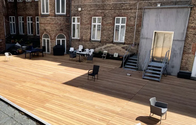 A/S Nortvig - Træterrasse og indskudt branddæk