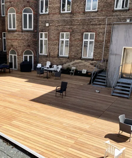 A/S Nortvig - Træterrasse og indskudt branddæk